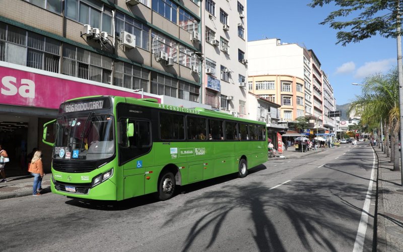 Rio adia fim do dinheiro nos ônibus para 28 de junho e amplia uso do PIX
