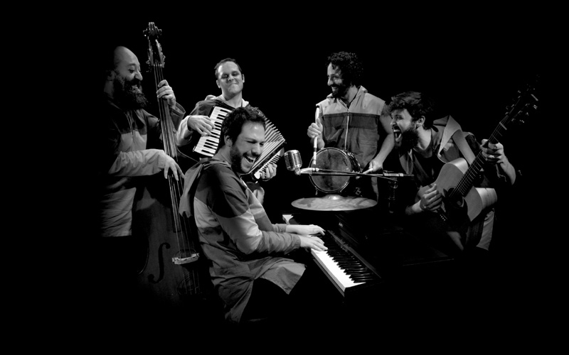 Orquestra Manouche no Teatro Rival