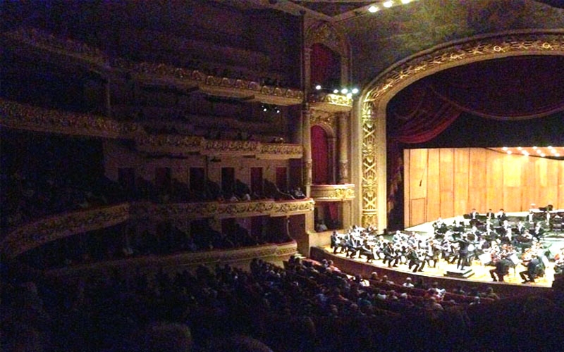 Orquestra Sinfônica Brasileira toca Villa-Lobos e Ravel no Teatro Municipal