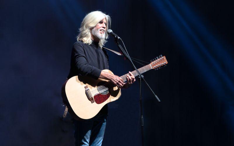 Oswaldo Montenegro na turnê “Celebrando 50 Anos de Estrada" no Qualistage