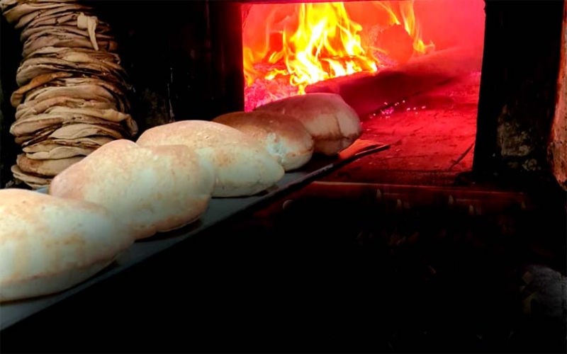 Bassil: forno a lenha de padaria árabe só é apagado uma vez por ano