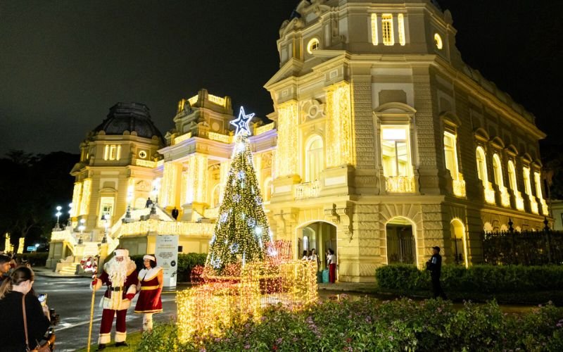 Palácio Guanabara recebe 150 mil lâmpadas e programação musical de fim de ano
