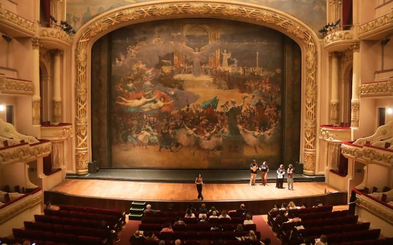 Theatro Municipal abre espaço para conhecer o Pano de Boca de Visconti