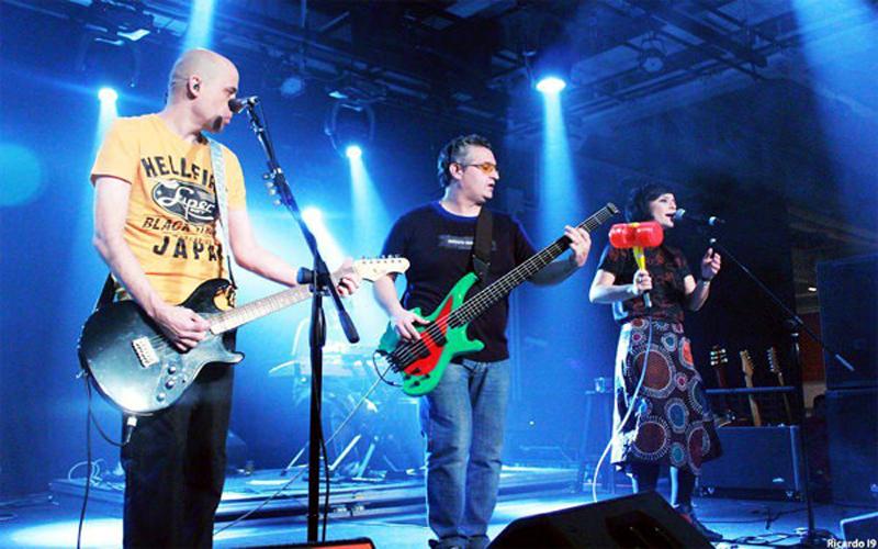 Pato Fu celebra 30 anos de “Gol de Quem?” no Circo Voador