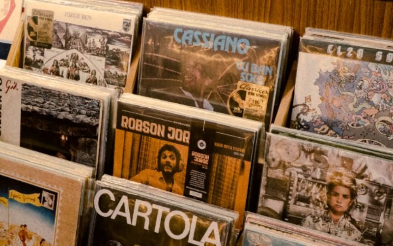 Discos & Biritas: vinil e feira de arte em Santa Teresa