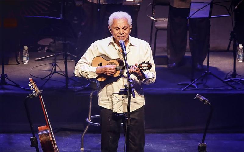 Paulinho da Viola em show gratuito na Praia de São Francisco, Niterói