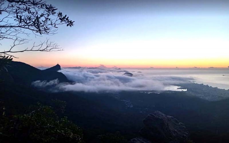 Pedra da Proa, vista exuberante da floresta da Tijuca e do Rio de Janeiro