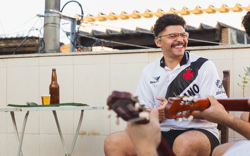 Pedro Alvorada em roda de samba na Lapa