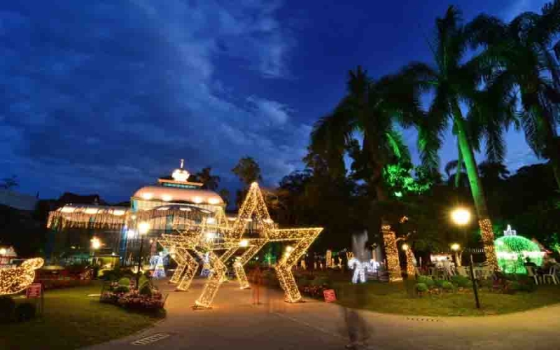 Natal Imperial em Petrópolis tem decoração natalina, casa de Papai Noel e simulador de neve