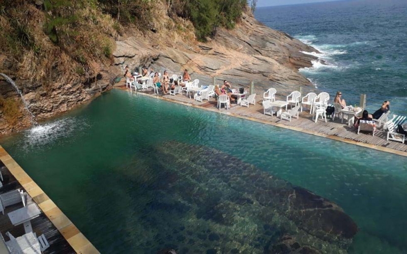 Piscina de água salgada, um luxo para poucos no Rio de Janeiro