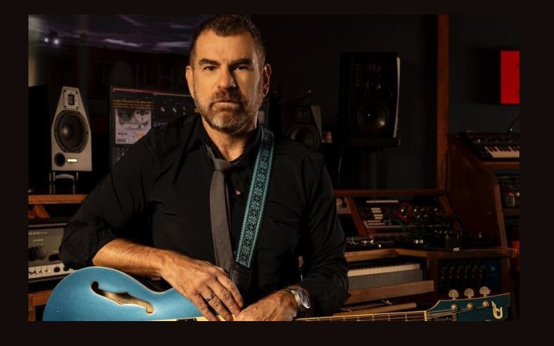 Plínio Profeta, autor de trilhas de cinema, no Manouche