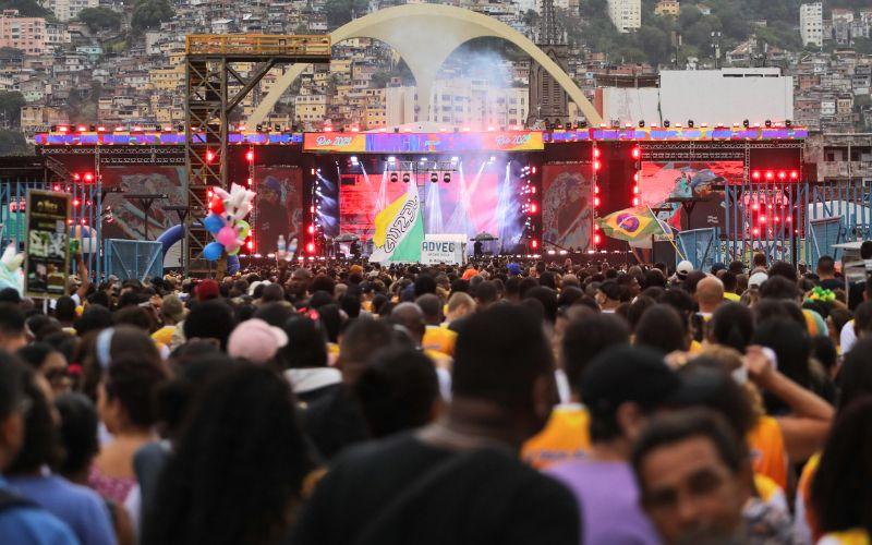 Maratona da Alegria exalta o pagode na Praça da Apoteose