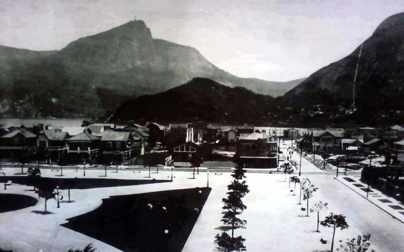 Praça Nossa Senhora da Paz, inaugurada em 1917, é o xodó de Ipanema