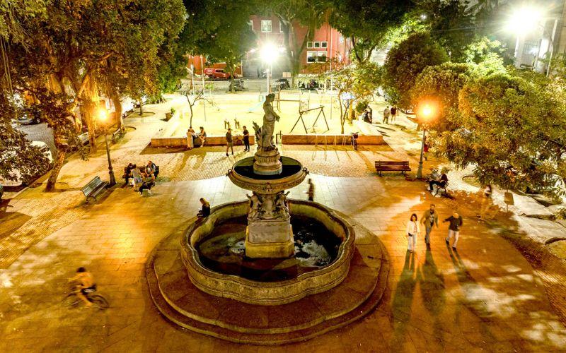 Praça São Salvador ganha iluminação moderna e com mais potência