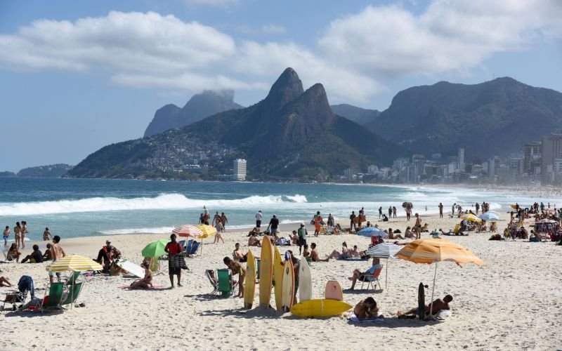 Turismo deve injetar R$ 12,8 bilhões na economia do Rio no verão de 2026