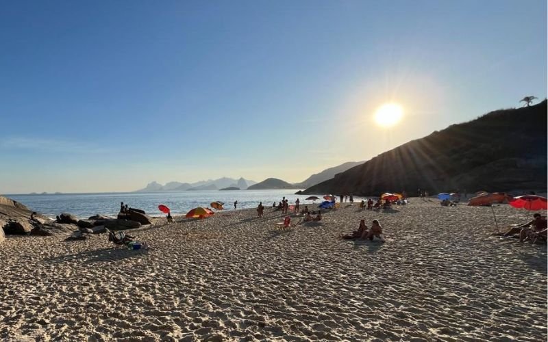 Praia do Sossego, em Niterói, recebe Bandeira Azul pela sexta vez consecutiva