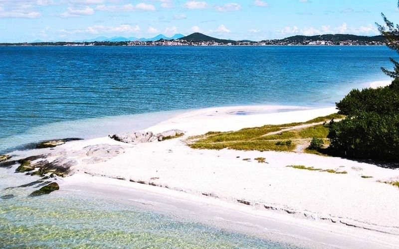 Ponta da Farinha: um dos trechos mais preservados da orla da Lagoa de Araruama