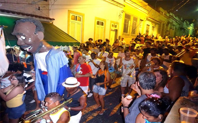 Vizinha Faladeira e Cordão do Prata Preta, baile de carnaval