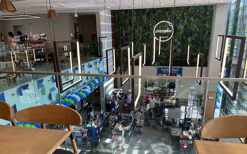 Prezunic inaugura loja no Jardim Oceânico com restaurante, rotisseria e adega