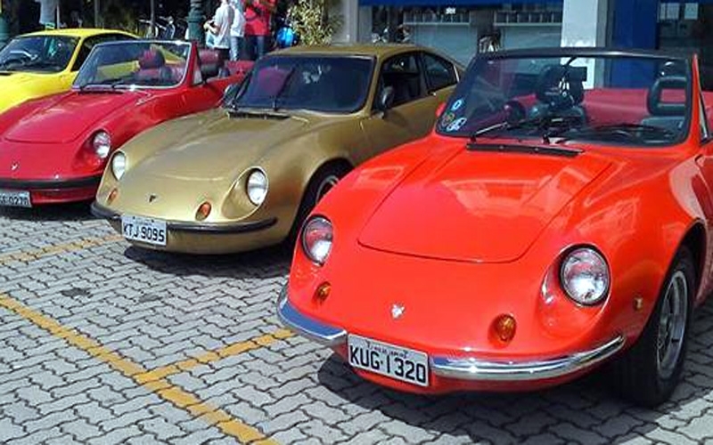 Exposição de carros Puma no Uptown Barra