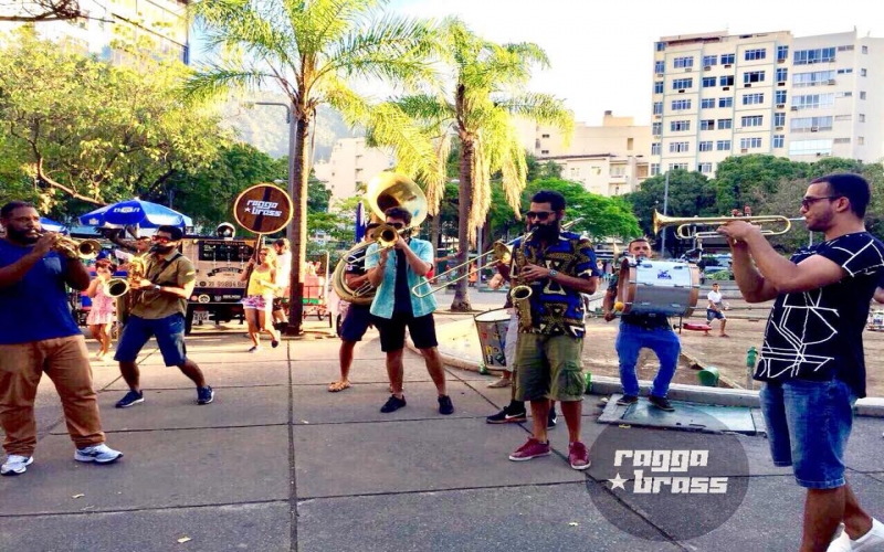 Raggabrass no Largo do Machado