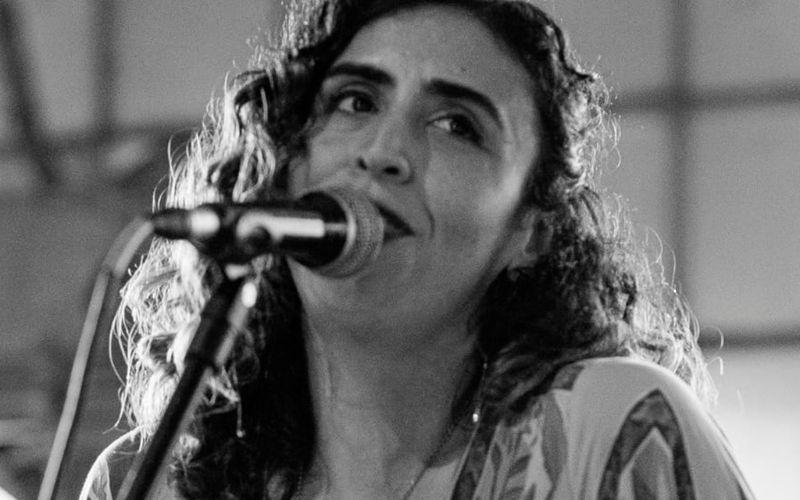 Raphaella Souza em homenagem à Marina e Marisa Monte no Centro da Música Carioca