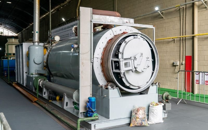 UFRJ inaugura laboratório que transforma lixo e CO₂ em energia, insumos industriais e fertilizantes