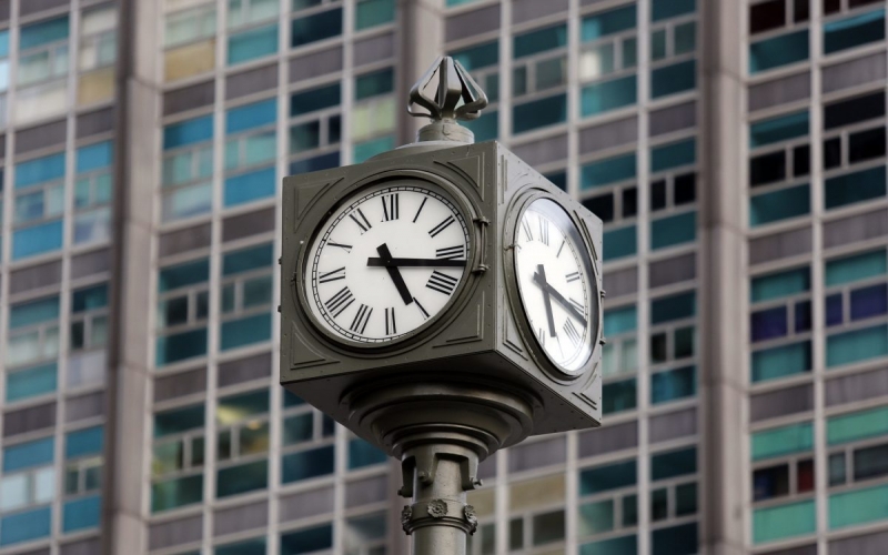 Relógio da Carioca é restaurado e toca música de hora em hora