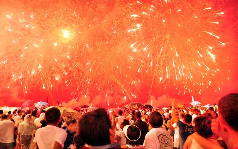 Réveillon de Niterói espera 400 mil pessoas na Praia de Icaraí com fogos e shows de Nando Reis e Ludmilla