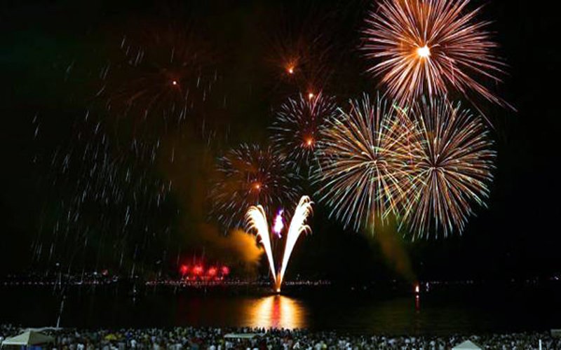 Réveillon da Praia do Flamengo: fogos em balsas, Joanna, Moacyr Luz e tributo a Raul Seixas