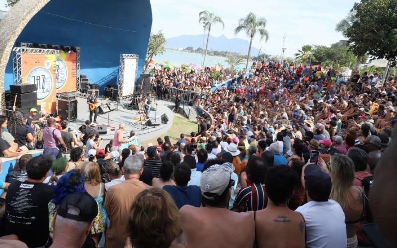Rio das Ostras celebra rock, música negra e gastronomia em eventos de novembro