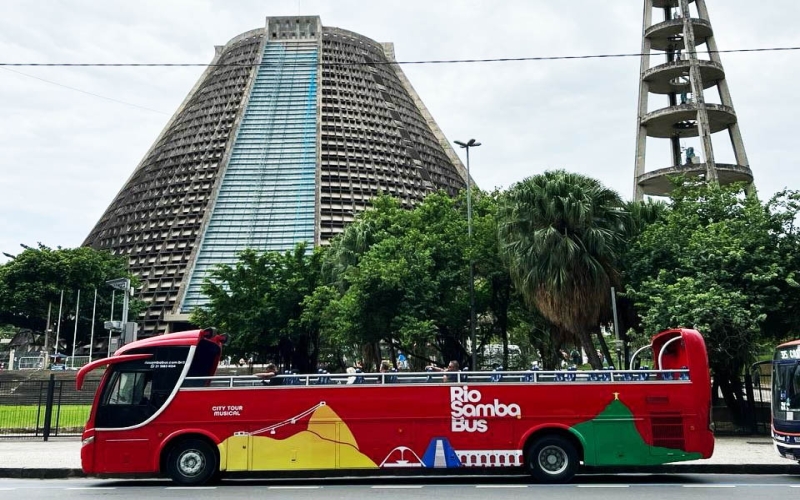 Rio ganha ônibus panorâmico com roteiros diurnos e noturnos