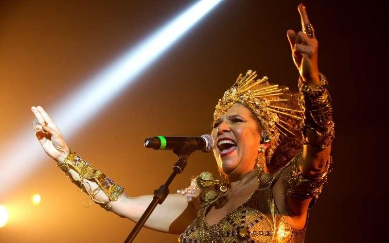 Rita Benneditto – Acústico, em apresentação única no Teatro Laura Alvim