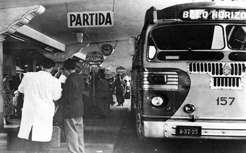 Antiga rodoviária do Rio, construída em 1950 na Praça Mauá, ficou sobrecarregada em poucos anos