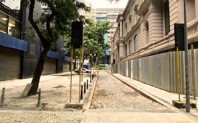 Fechada há cinco anos, reabre à circulação a Rua Heitor de Mello no Centro do Rio