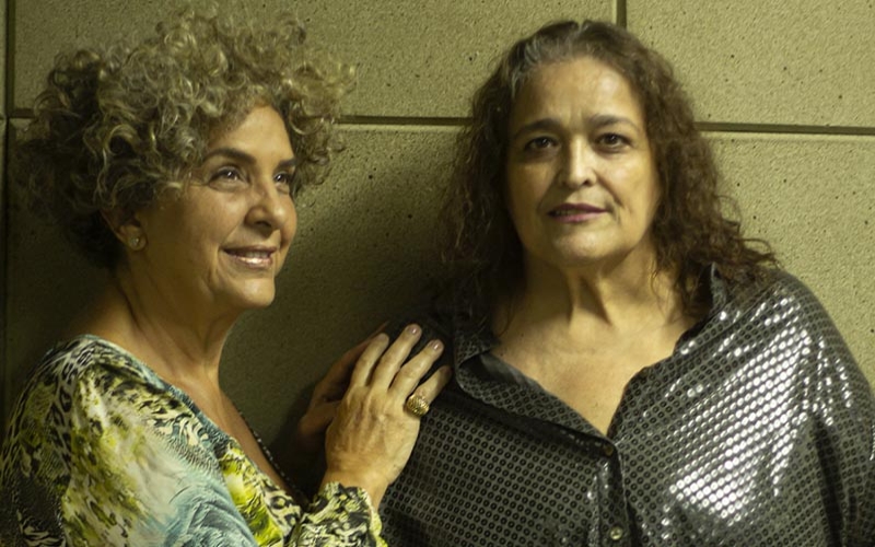 Sandra Duailibe e Clarisse Grova festejam Áurea Martins