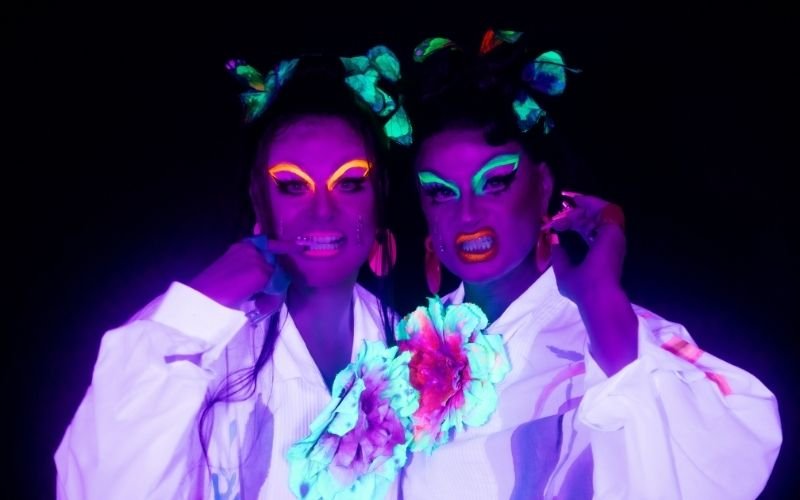 Sara e Nina lançam o álbum “Com Lágrimas nos Olhos” nas plataformas digitais