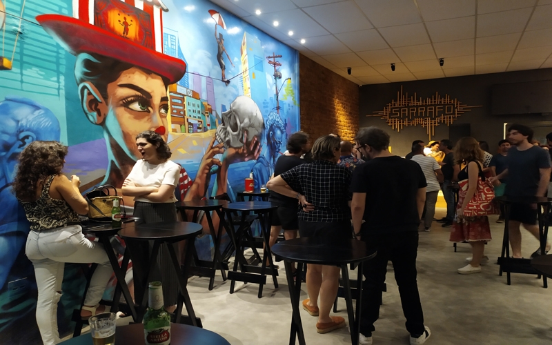 Sarrafo Arte Bar: drinks, petiscos e intensa programação cultural no Humaitá