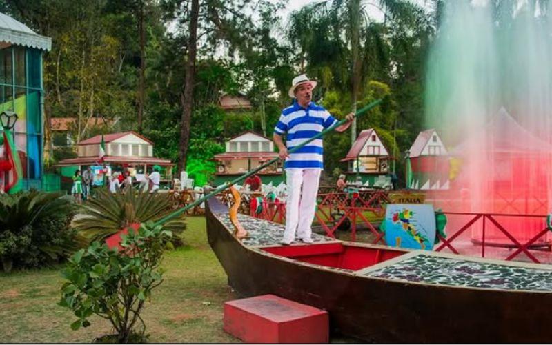 Serra Serata transforma Petrópolis em vila italiana no Palácio de Cristal