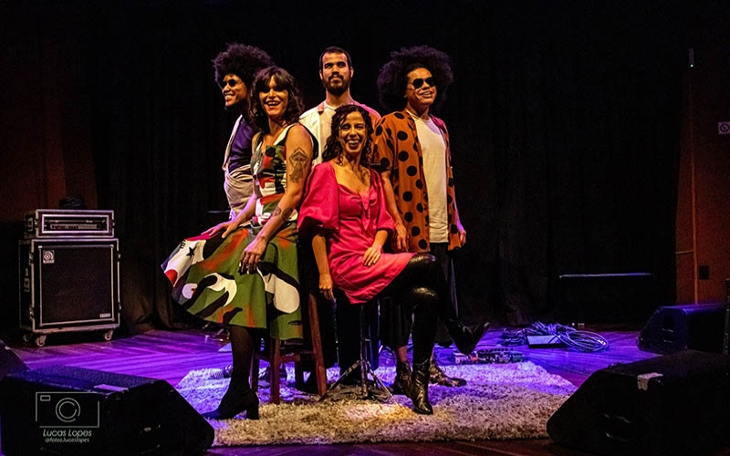 Show “Som do Invisível”, com Sara Bentes e banda