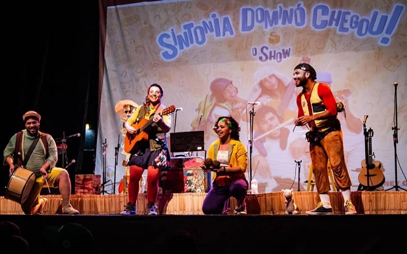 Sintonia Dominó chegou! show para o público infantojuvenil na Tijuca