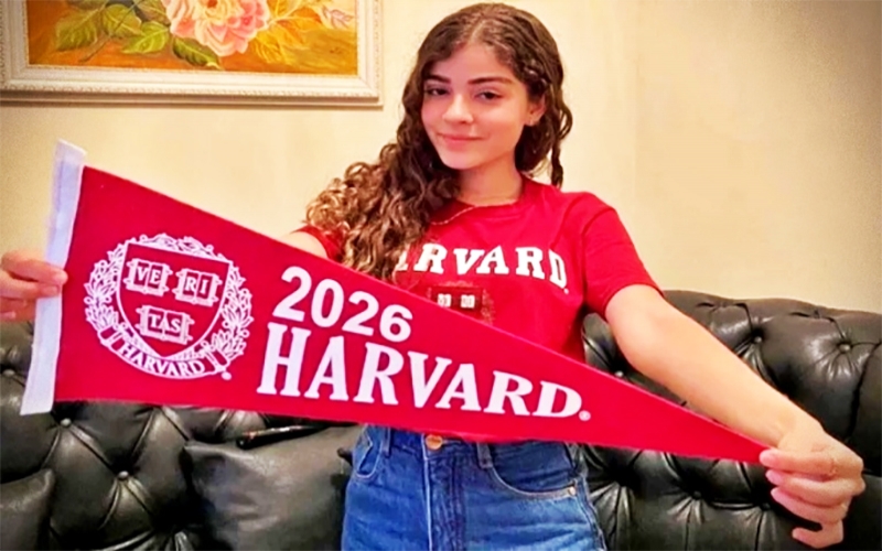 Estudante de baixa renda, autodidata em inglês, consegue bolsa em Harvard, Yale e Stanford