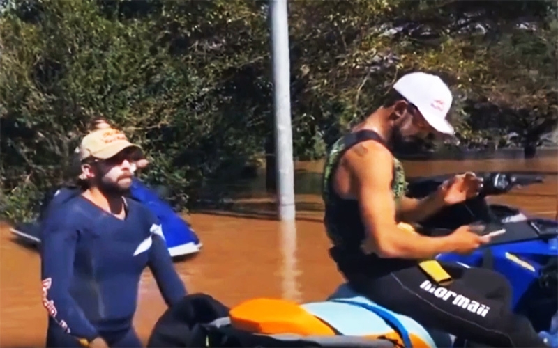 Surfistas de ondas gigantes ajudam a resgatar vítimas da enchente no RS