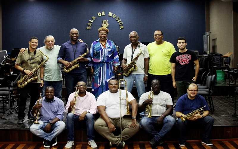 Tânia Amorim e Rio Pop Big Band na Sala Cecília Meireles