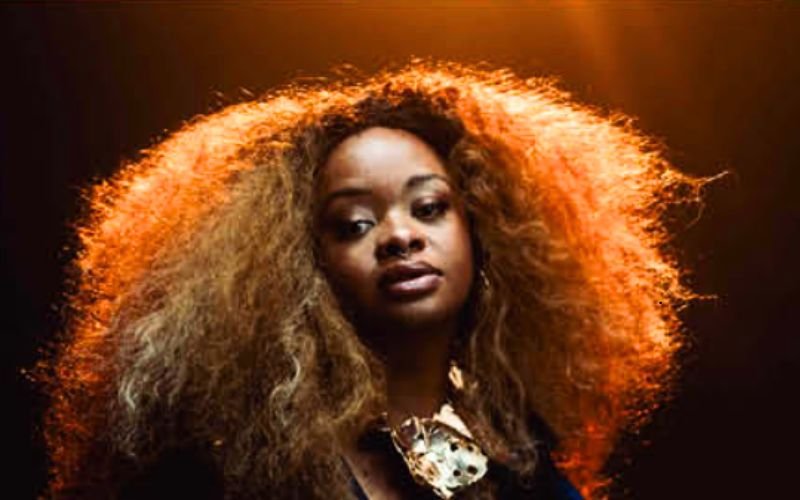 Espaço Cultural BNDES recebe Tássia Reis com repertório que mistura rap, soul, samba e R&B