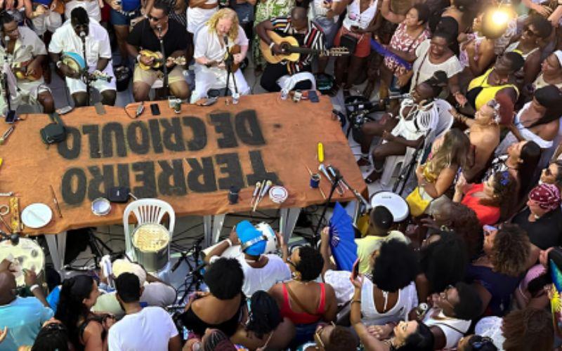 Sesc RJ celebra 10 anos do Palavra Líquida com Luiz Antonio Simas e Terreiro de Crioulo