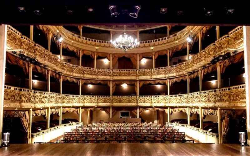 Inaugurado em 1842, Teatro Municipal de Niterói é uma joia arquitetônica