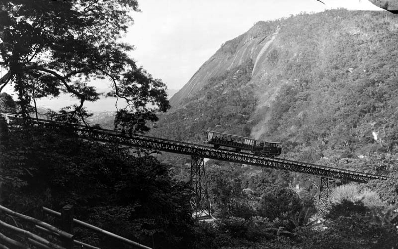 Estrada de Ferro do Corcovado foi inaugurada em 1884 pelo Imperador Dom Pedro II