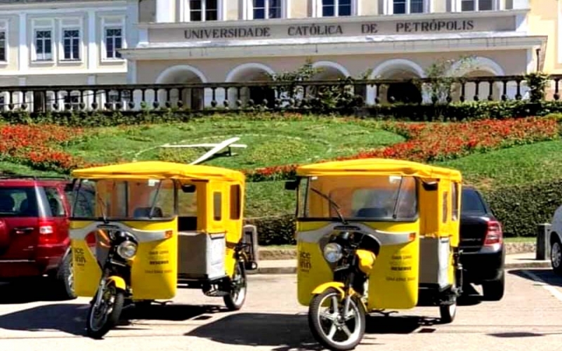 Petrópolis substitui charretes de tração animal por tuk tuk