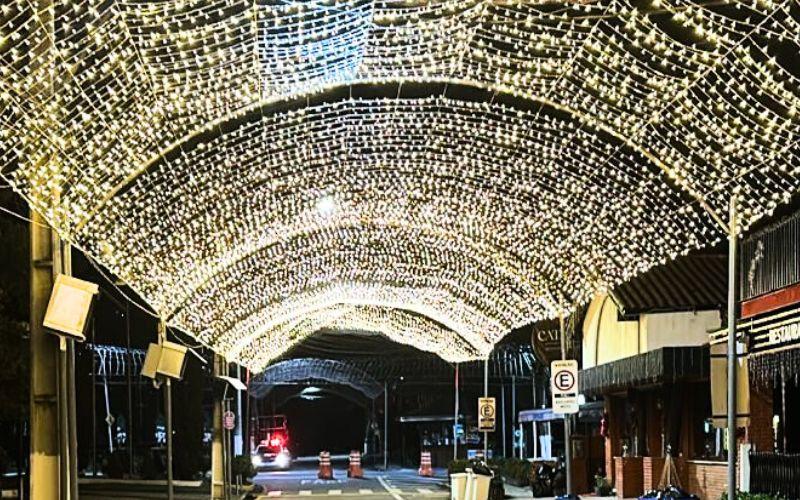 Magia de Natal chega a Itatiaia, Penedo terá o maior túnel de luzes da América Latina